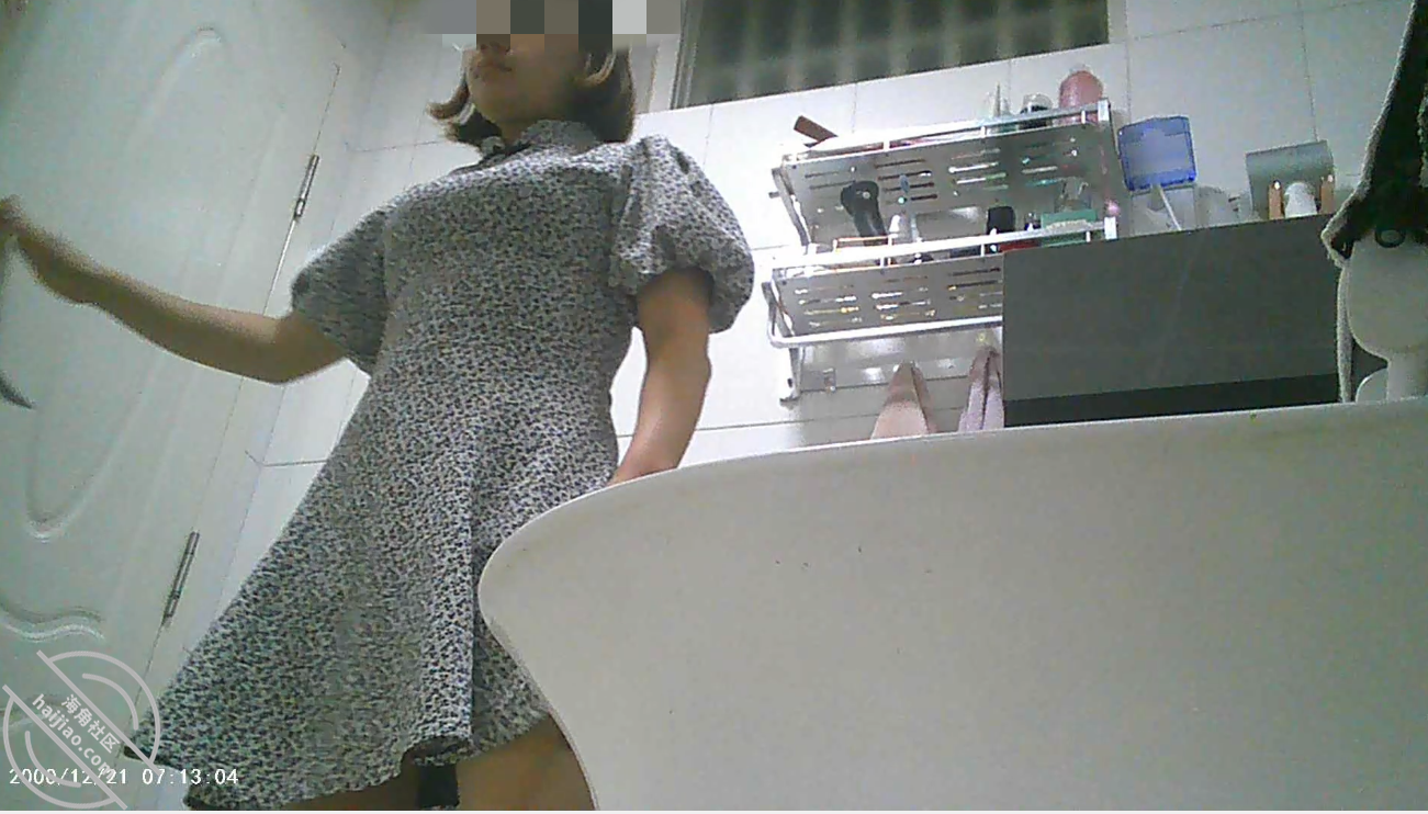 图片[7]-作者：我的巨乳亲表姐 《【原创】偷拍表姐的闺蜜们上厕所！第三弹 都是我认识人！太刺激了！》-老宋小屋