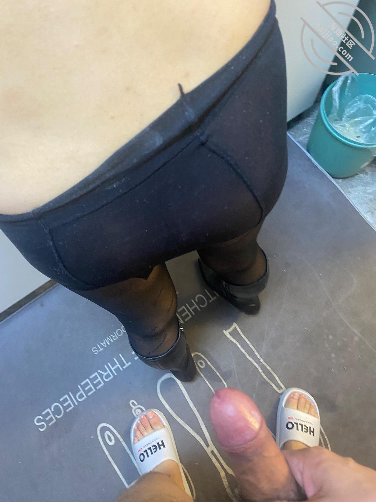 图片[7]-作者：海角_172923429501 《原创、厨房爆操兄弟老婆，口交深喉吐的地毯上都是。》-老宋小屋