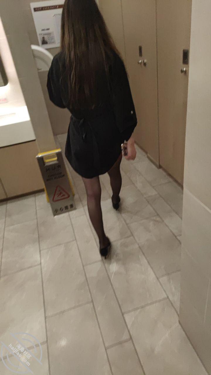 图片[8]-作者：和女老板的故事 《33.五一在海底捞厕所和老板做爱，外面人来人往真刺激！》-老宋小屋