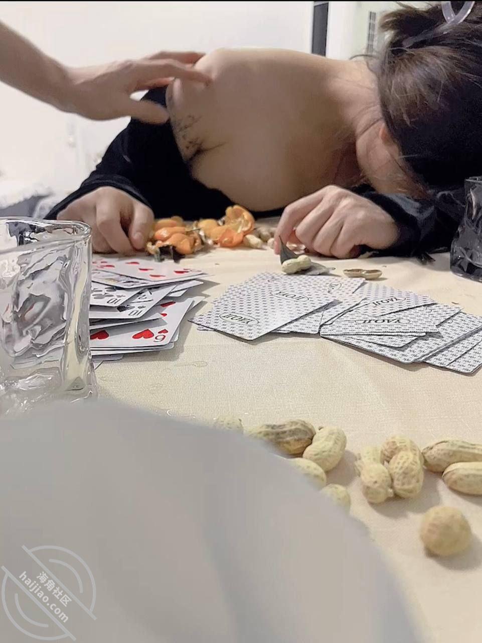 图片[8]-作者：巨乳表姐住我家 《（原创视频）狂灌巨乳表姐一整瓶牛栏山晕倒后，我醉奸巨乳表姐》-老宋小屋