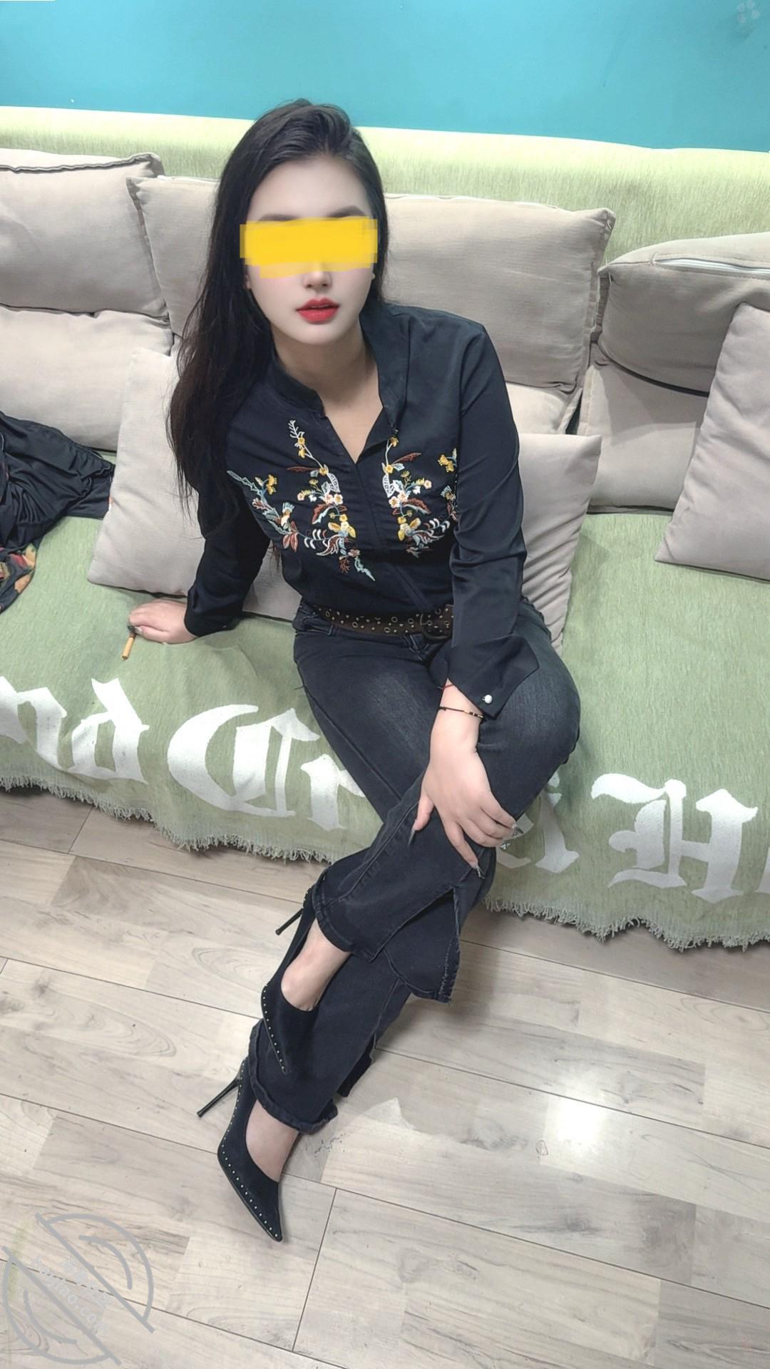 图片[8]-作者：奶子即正义 《正义原创:穿牛仔裤的高颜值顶级骚货为您吞精喝尿,祝大家元旦快乐~》-老宋小屋