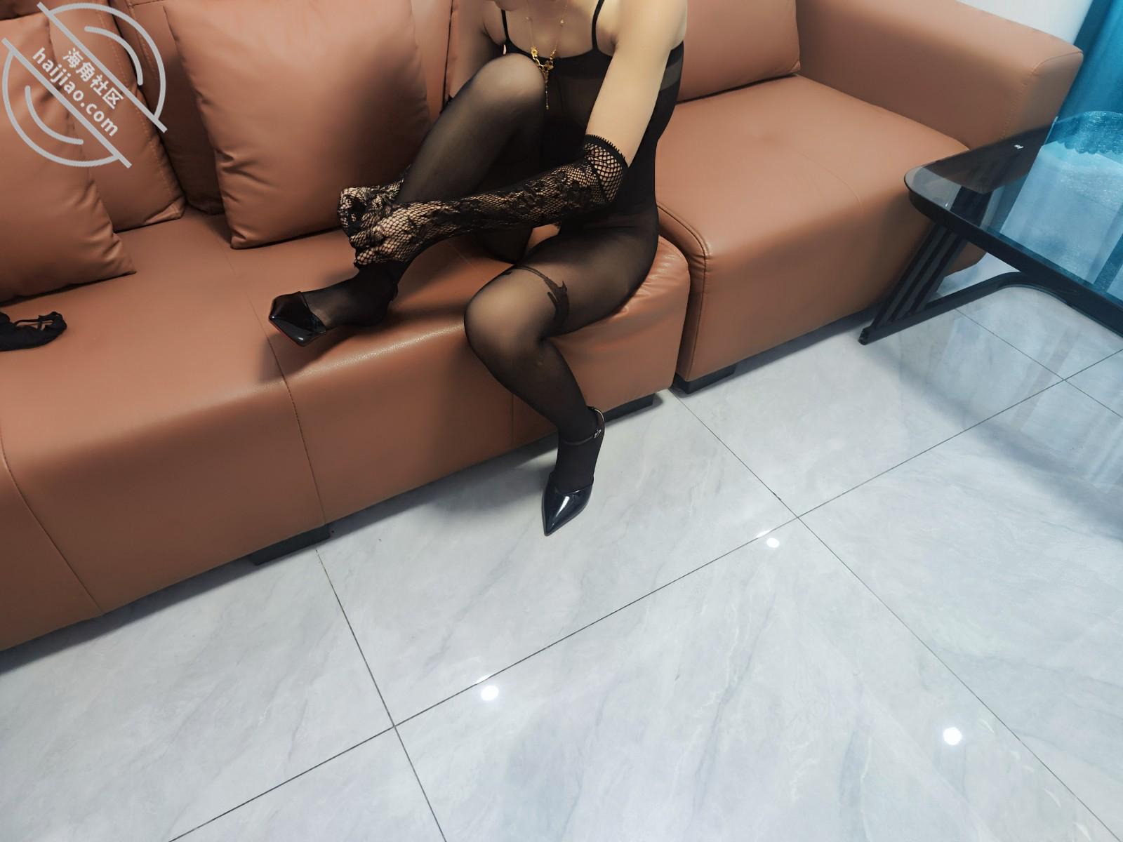 图片[8]-作者：脆脆倒在丝袜上 《海角原创（40）给嫂子准备了很多情趣内衣，嫂子选了连体黑丝，果然穿啥啥骚》-老宋小屋