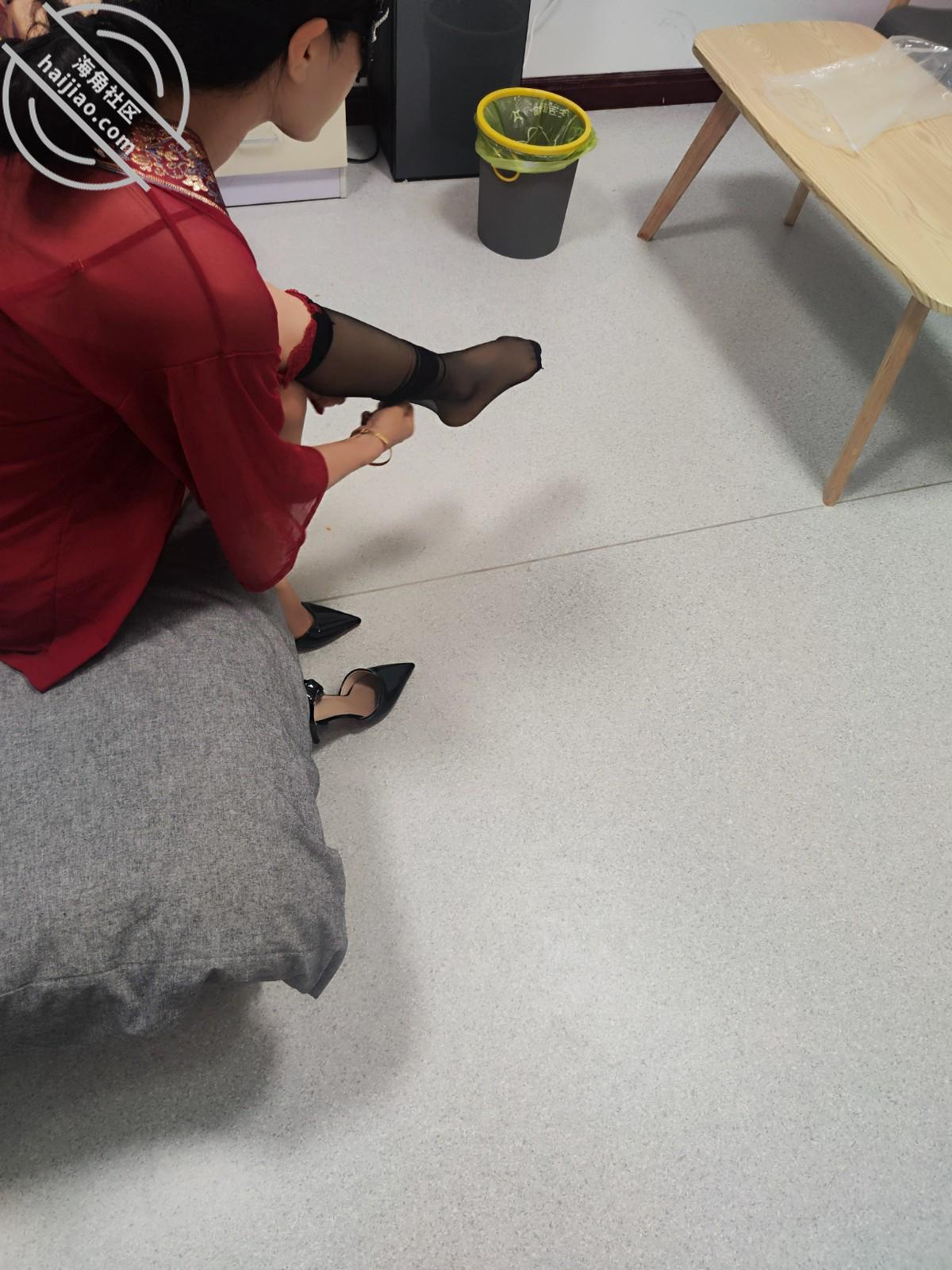 图片[8]-作者：脆脆倒在丝袜上 《海角原创（44）给嫂子换上了骚红古装，女上位喷了我一脸水》-老宋小屋