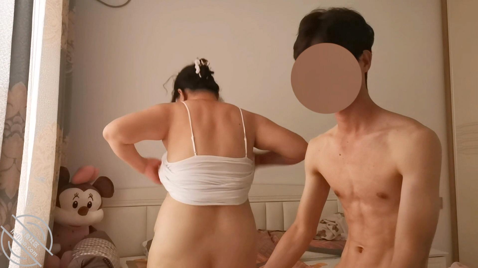 图片[9]-作者：妈妈的味道（干妈变成了情人） 《(原创视频)10：在干妈家做爱被举报，她老公坐飞机回来想抓奸》-老宋小屋