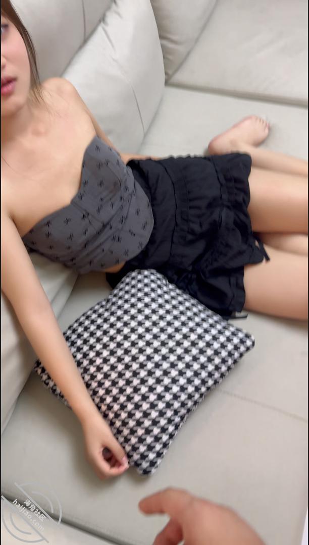 图片[9]-作者：烟色晚空、 《原创:超级调皮可爱的高颜值小姨子被我和朋友站起来的蹬,3p轮操,超强冲击》-老宋小屋