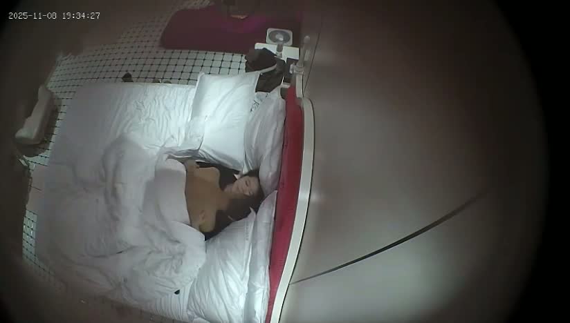 图片[3]-流出酒店偷拍打工情侣周日下班幽会妹子挺会玩的把脚缠在男友脖子上这样能插入更深更爽-老宋小屋