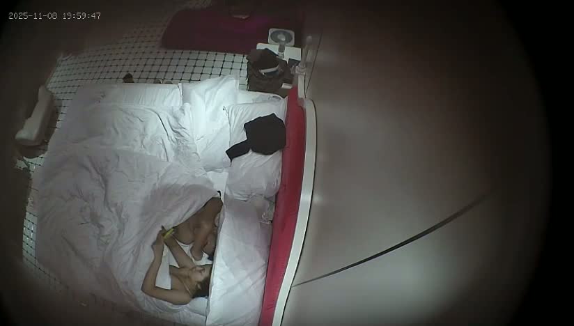 图片[5]-流出酒店偷拍打工情侣周日下班幽会妹子挺会玩的把脚缠在男友脖子上这样能插入更深更爽-老宋小屋