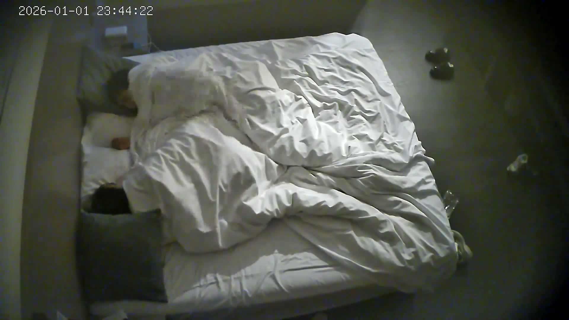 图片[5]-最新流出酒店上帝视角高清偷拍连续几天入住反差婊眼镜美女换上网袜黑丝挑逗男友被操的眼神迷离-老宋小屋