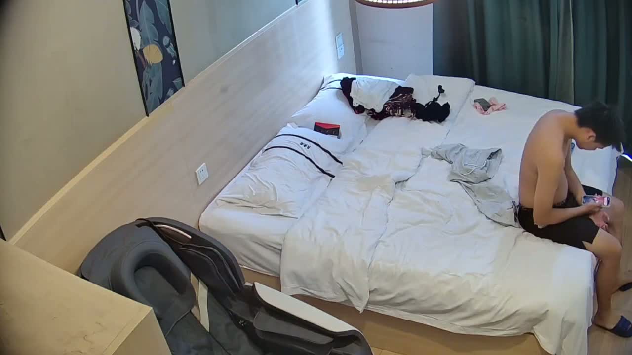 图片[5]-流出酒店偷拍大学生情侣性感黑丝学妹被男友操完后分开双腿让他舔逼-老宋小屋