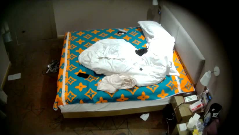 图片[9]-流出酒店偷拍戴眼镜的反差婊白领姐姐被健壮男友前后爆操搞完换上自带床单-老宋小屋