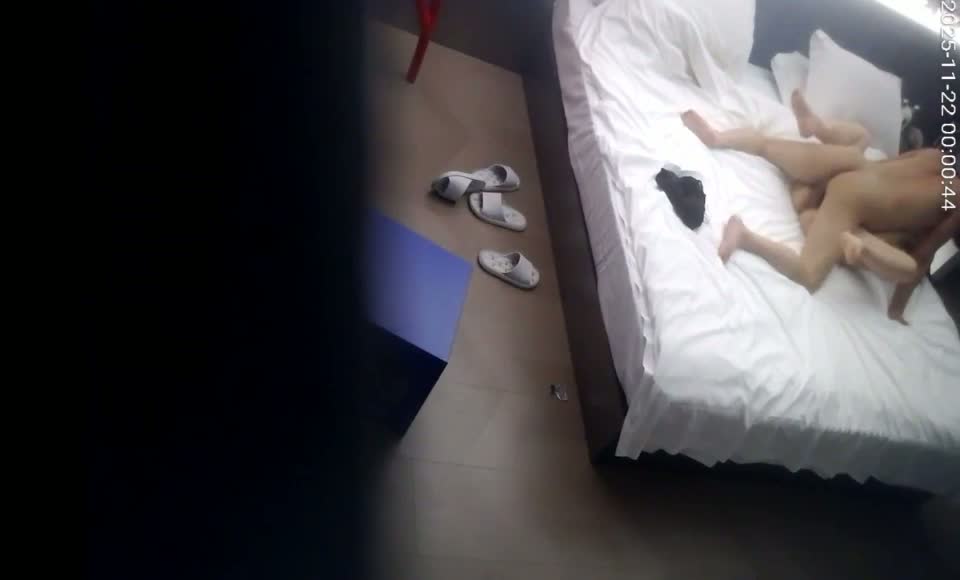 图片[4]-流出酒店偷拍少妇杀手小伙把少妇拉到床边舔逼热身六九各种姿势操个遍-老宋小屋