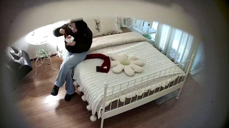 1-28流出民宿酒店偷拍年轻白领情侣小伙午饭吃饱喝足后把女友扑倒在床温柔啪啪干了几次（7V)-老宋论坛